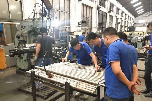 星空体育·「中国」官方网站每周对各个工序进行质量监督检验的现场。