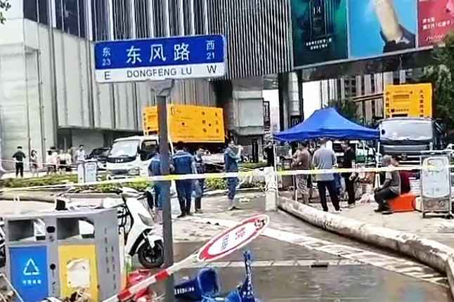 星空体育·「中国」官方网站排涝突击队在排涝现场